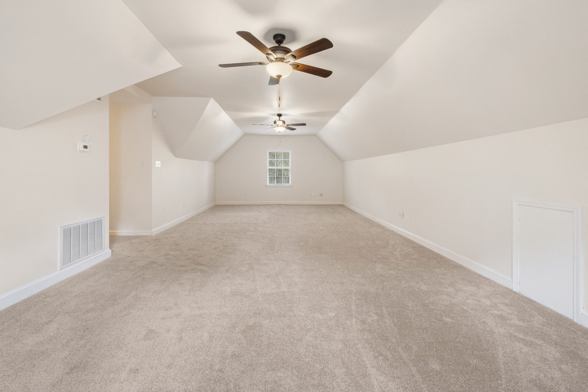 Large bonus room
